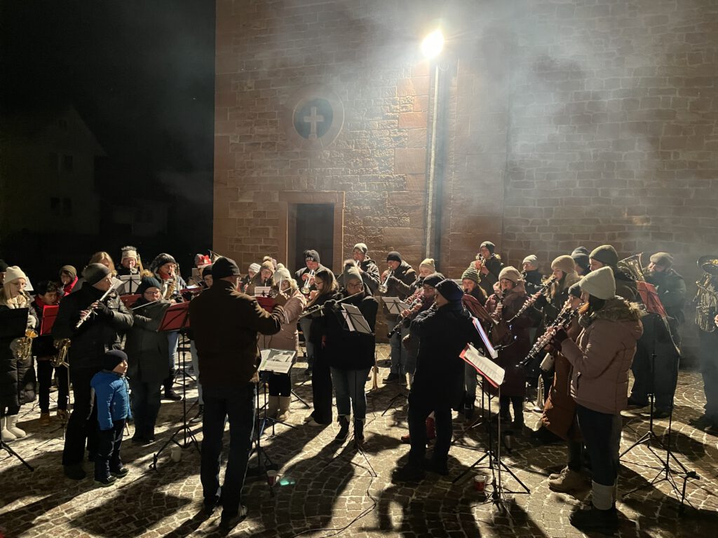 Adventsspielen 2022 vor der Kirche St. Nepomuk in Kassel